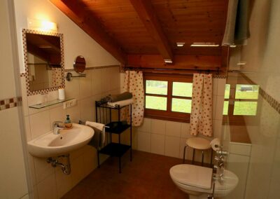 Badezimmer vom Zimmer Bauernvilla